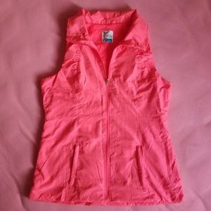ON Active workout vest in peach color. Size S.